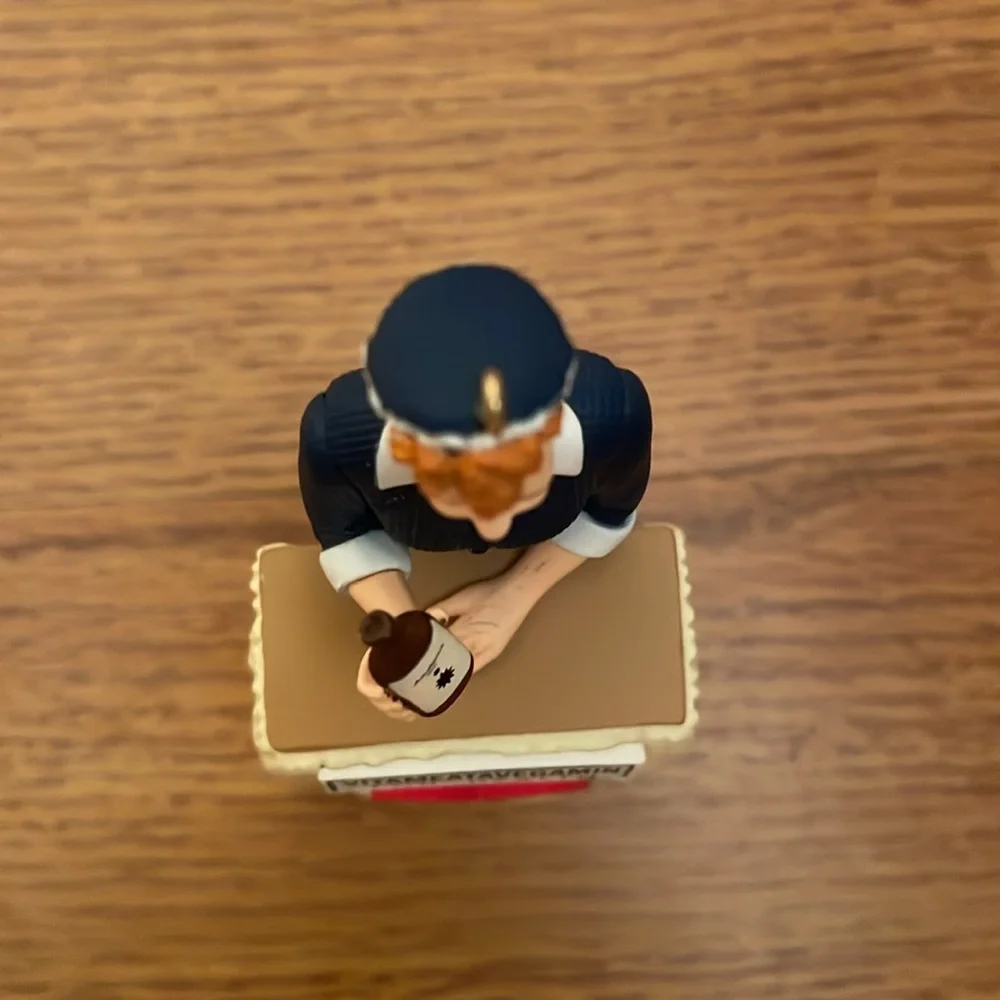 Hallmark Ornament 2001 I Love Lucy Does A TV Commercial Vitameatavegamin - Picture 8 of 11